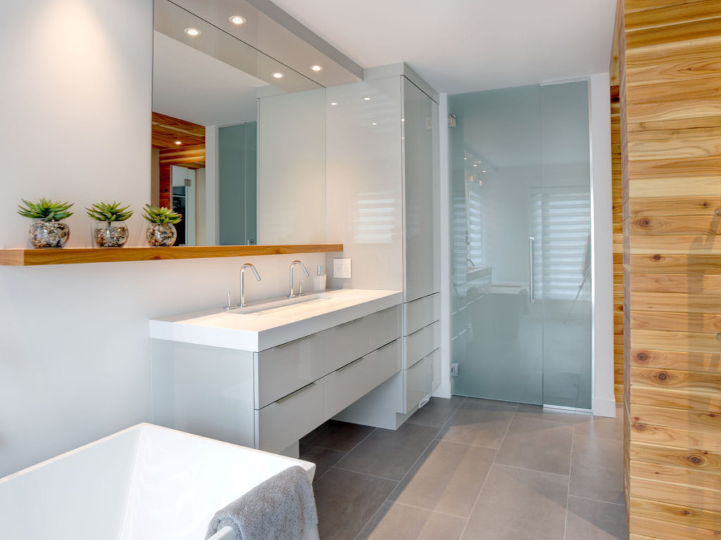 Réalisation en portes et panneaux Thermoform — courtoisie de Christian Marcoux cuisine et mobilier design