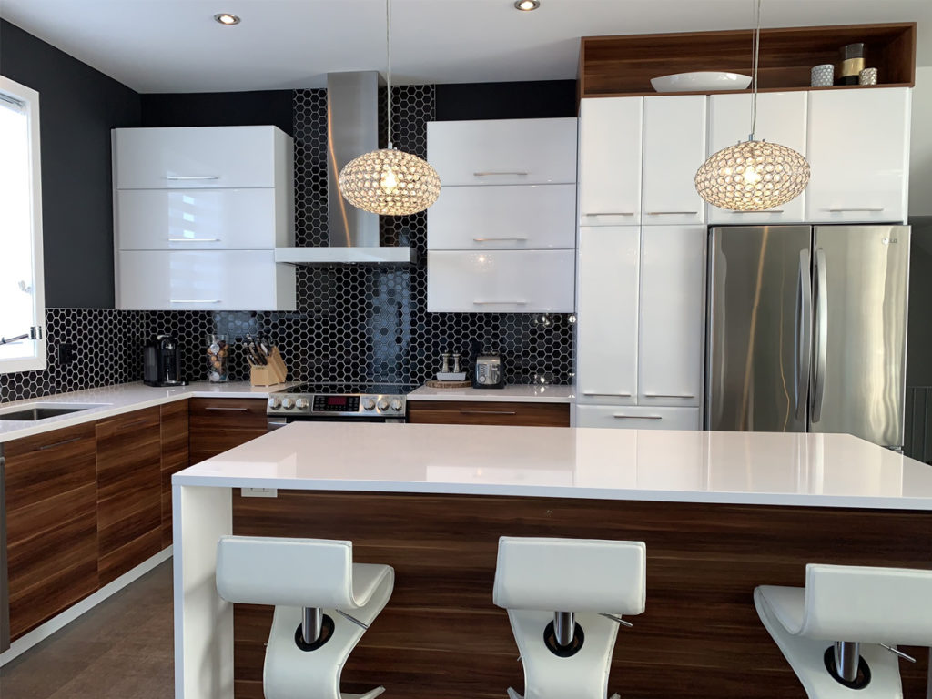 Réalisation en portes et panneaux Thermoform — courtoisie de Cuisine New Zone