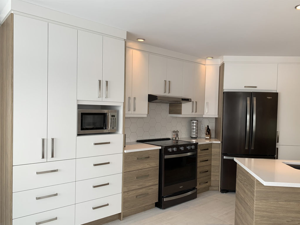Réalisation en portes et panneaux Thermoform — courtoisie de Cuisine New Zone