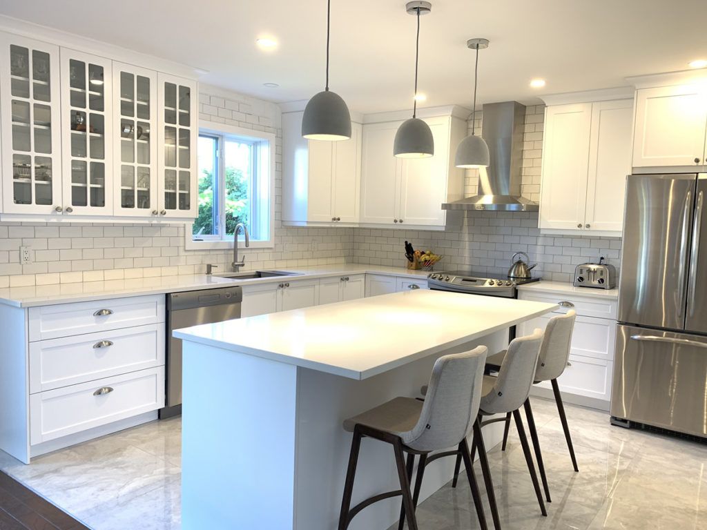 Réalisation en portes et panneaux Thermoform — courtoisie de Cuisine New Zone