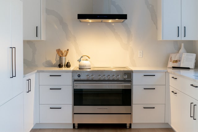 Réalisation en portes et panneaux Thermoform — courtoisie de Cuisines Beaucage