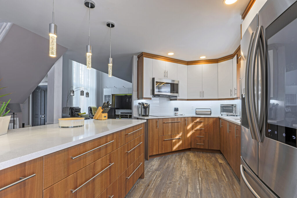 Réalisation en portes et panneaux Thermoform — courtoisie de Eco Cuisine Design