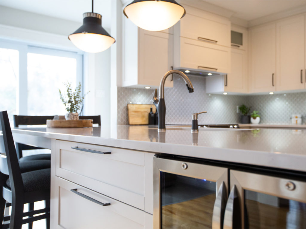 Réalisation en portes et panneaux Thermoform — courtoisie de Julie P Design