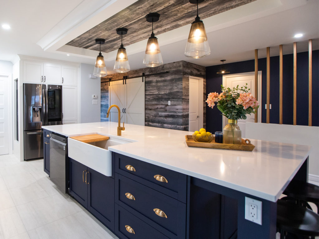 Réalisation en portes et panneaux Thermoform — courtoisie de Julie P Design